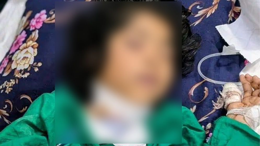 সীতাকুণ্ডে গলায় ছুরিকাঘাতে আহত শিশুর মৃত্যু