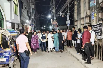 কুমিল্লায় মন্দির ও মসজিদের মুসল্লিদের ওপর ককটেল নিক্ষেপ, আহত ৩