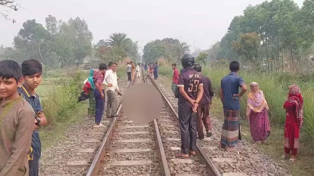 জয়পুরহাটে ট্রেনের ধাক্কায় কিশোরের মৃত্যু