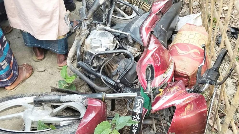 লালমনিরহাটে ট্রাকের ধাক্কায় স্বামী-স্ত্রী ও শিশুর মৃত্যু