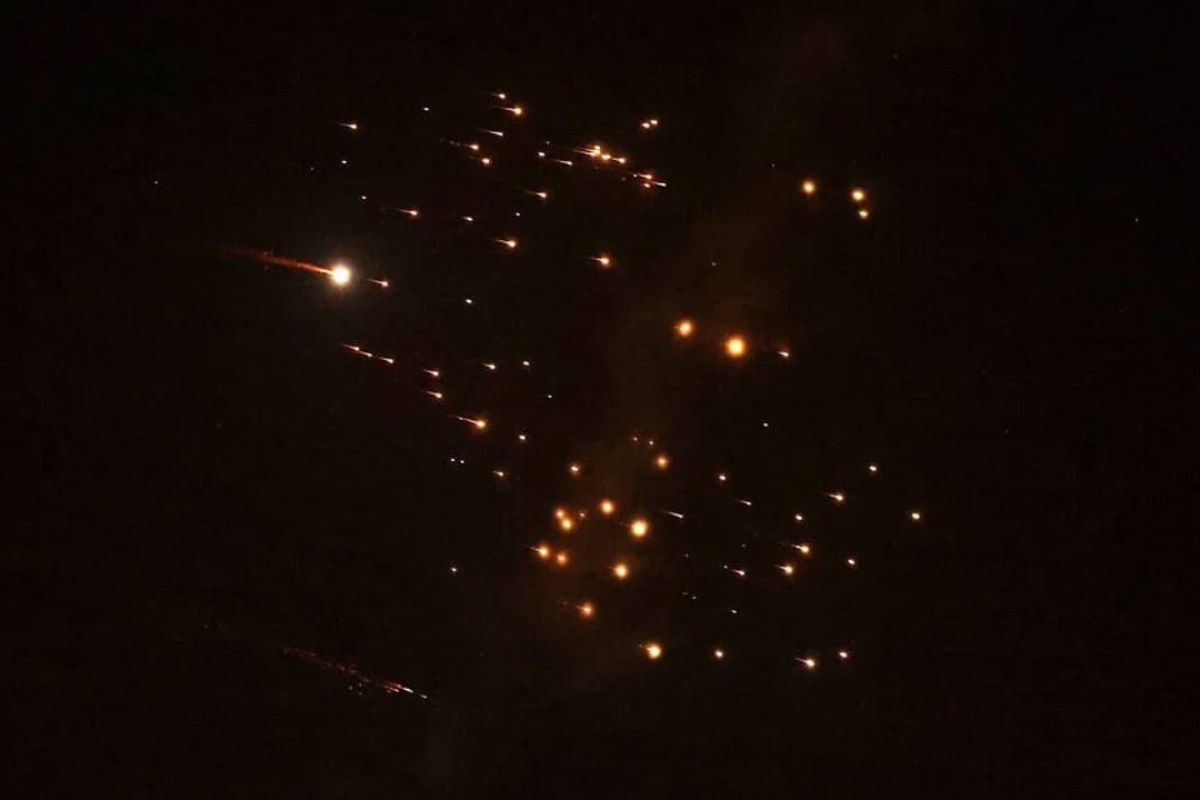 ইরানের ক্লাস্টার মিসাইলের আঘাতে হেব্রনে ৪ নারী নিহত