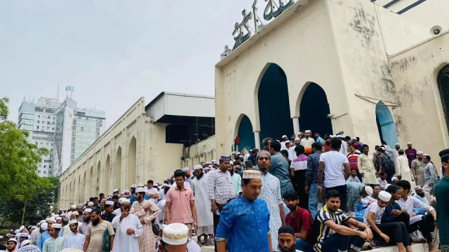 আজ পবিত্র জুমাতুল বিদা: রমজানের শেষ শুক্রবার পালিত হচ্ছে