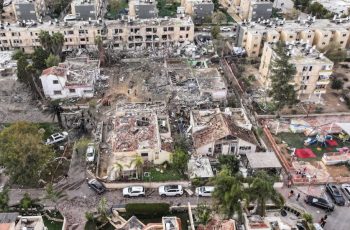 ইরানের ক্ষেপণাস্ত্র হামলায় ইসরায়েলে আতঙ্কের ছায়া