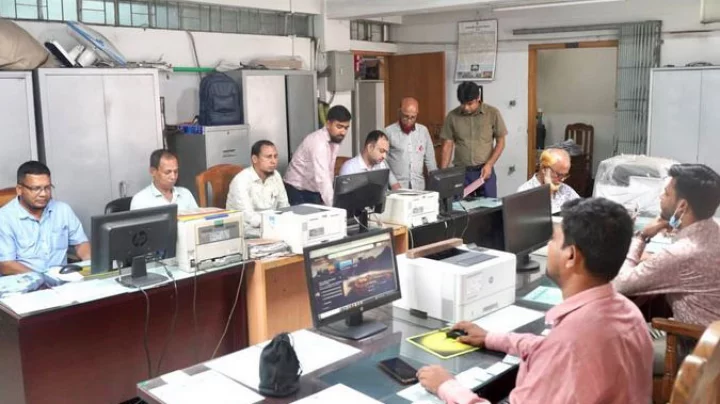 ঈদুল ফিতরের ছুটির পর খুলেছে সরকারি অফিস ও ব্যাংক