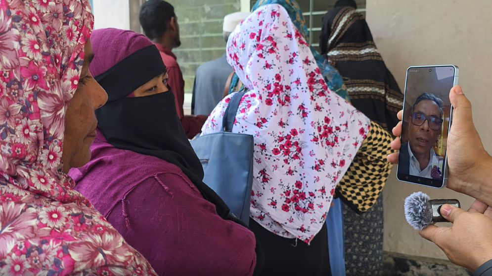 ভিডিও কলের মাধ্যমে হাসপাতালে তদারকি করেন স্বাস্থ্য প্রতিমন্ত্রী ড. এম এ মুহিত