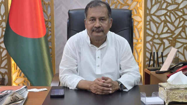 তেল মজুত না করতে আহ্বান তথ্যমন্ত্রীর