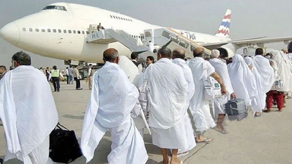 ঢাকা থেকে প্রথম হজ ফ্লাইটে ৪১৯ যাত্রী মক্কার উদ্দেশে রওনা
