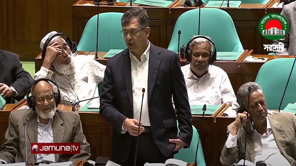 স্বরাষ্ট্রমন্ত্রী: দেশে জ্বালানি সংকট নেই, সরকার পরিসংখ্যানে প্রমাণ করেছে