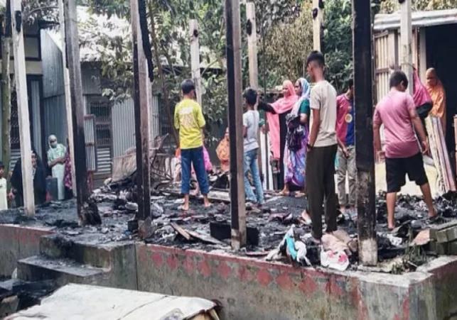দোহারের অগ্নিকাণ্ডে বাবা-মার মৃত্যু, তিন সন্তান নিরাপদ