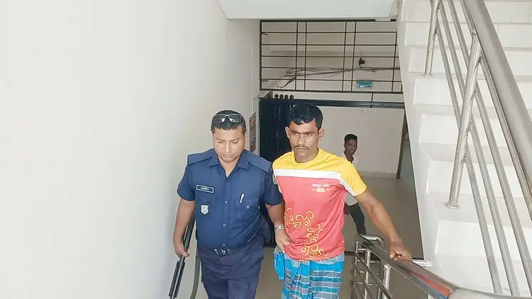বরগুনায় ১৩ বছর বয়সী মেয়েকে ধর্ষণের অভিযোগে বাবার গ্রেপ্তার