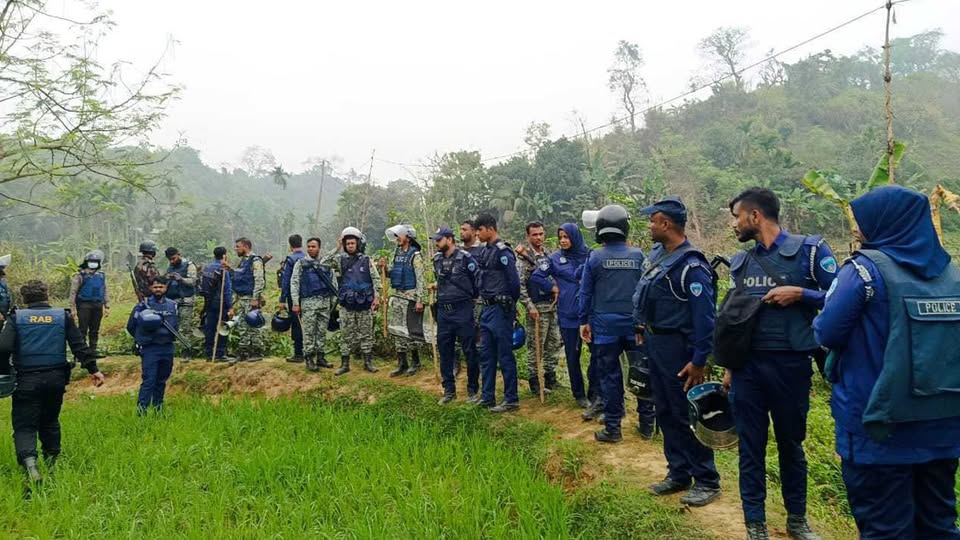 জঙ্গল সলিমপুরে সন্ত্রাসীদের হামলায় যৌথবাহিনির ক্যাম্প গুঁড়িয়ে দিলো