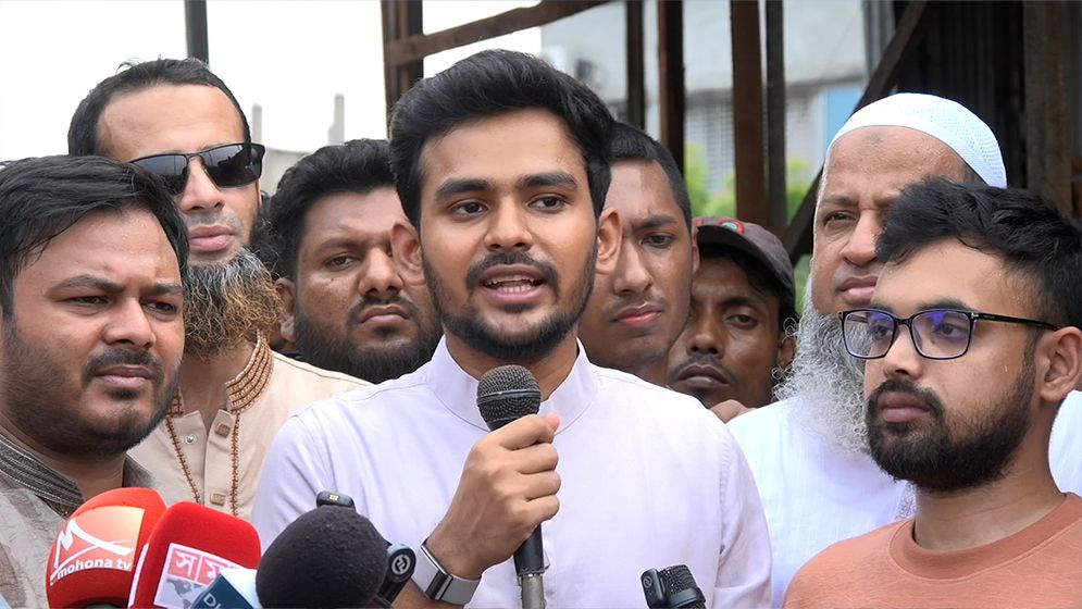 বিএনপির 'অশিক্ষিত' সদস্যদের প্রশিক্ষণের পরামর্শ আসিফ মাহমুদের