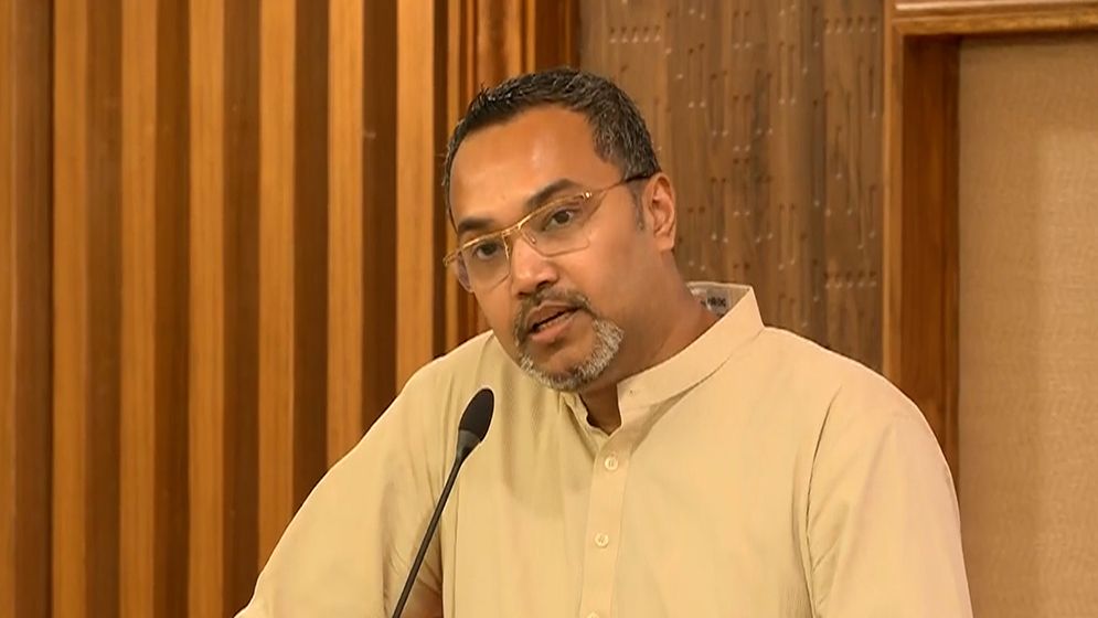 মহাসড়কে চাঁদাবাজি নিয়ন্ত্রণে গরুর দাম সহনীয়: মাহদী আমিন