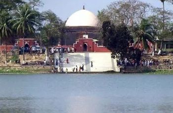 বাগেরহাটে কুমিরের কামড়ে শিশুকে টেনে নিয়ে যাওয়ার ঘটনা