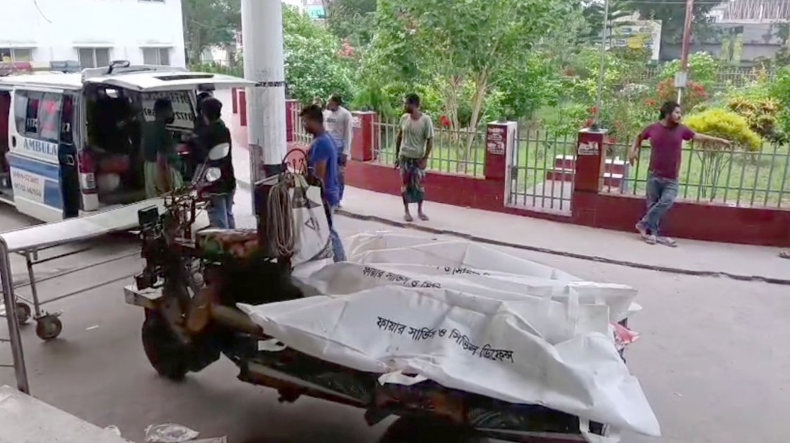 ভাঙ্গা এক্সপ্রেসওয়েতে ট্রাকের পেছনে প্রাইভেট কারের ধাক্কায় ৫ জন নিহত