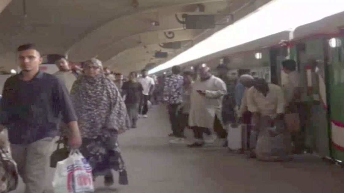 রাজধানীতে ফিরছে মানুষ, কমলাপুরে ভিড় বাড়ছে