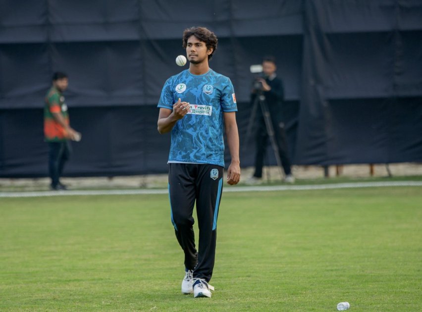 হাসান মাহমুদ কাউন্টি ক্রিকেটে খেলার ডাক পেলেন