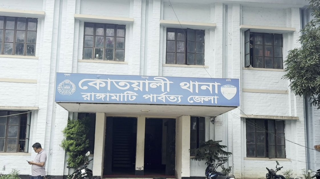 রাঙামাটিতে পুলিশ কর্মকর্তার ঝুলন্ত মরদেহ উদ্ধার