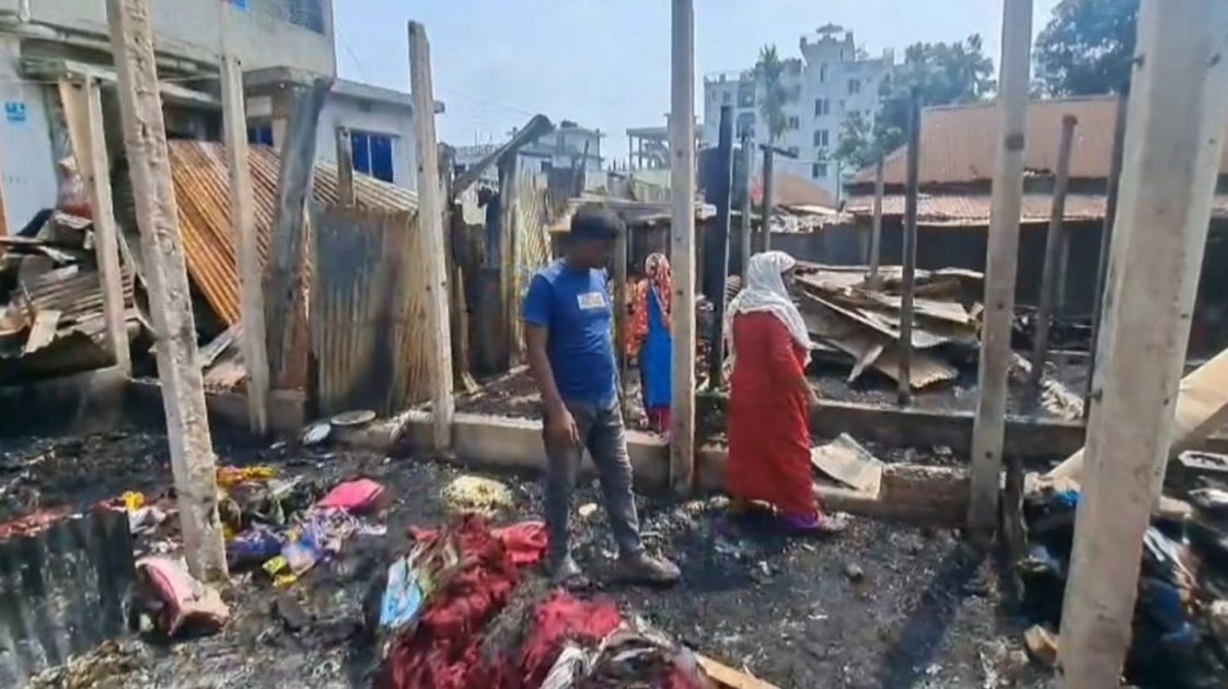 গাজীপুরে আগুনে পুড়ে গেল ১৮টি ঘর ও ৩ দোকান