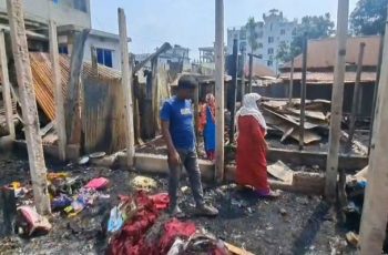 গাজীপুরে আগুনে পুড়ে গেল ১৮টি ঘর ও ৩ দোকান