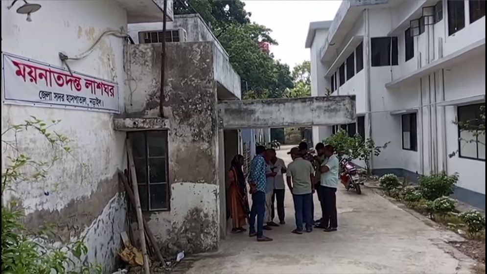 স্বামীর মরদেহ নিয়ে ফেরার পথে স্ত্রীর মৃত্যু সড়ক দুর্ঘটনায়