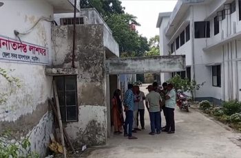 স্বামীর মরদেহ নিয়ে ফেরার পথে স্ত্রীর মৃত্যু সড়ক দুর্ঘটনায়