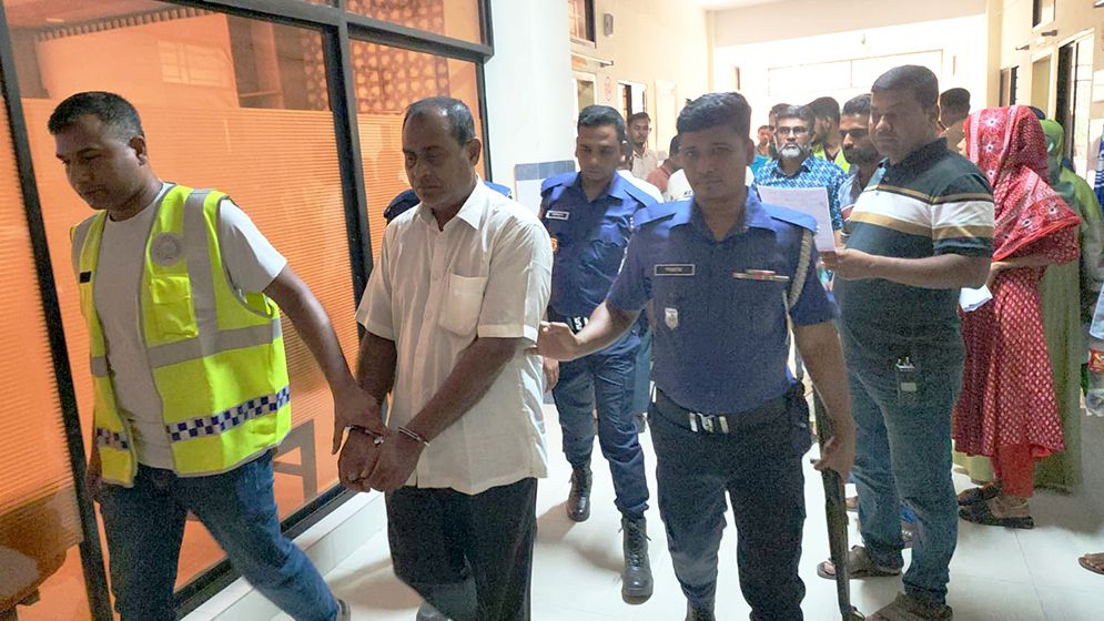 ঝিনাইদহে অ্যাম্বুলেন্স চালকের অবহেলায় রোগীর মৃত্যু, আটক চালক
