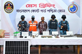 সুন্দরবনে ডাকাত বাহিনীর সদস্য আটক, বিপুল অস্ত্র উদ্ধার