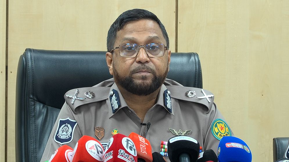 প্রধানমন্ত্রীর রেড টেলিফোনের তার চুরির ঘটনায় দুইজন গ্রেফতার
