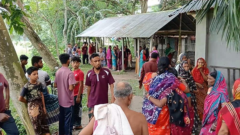ঝিনাইদহে গাছে ঝুলন্ত নারীর মরদেহ উদ্ধার