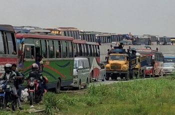 যমুনা সেতুর পশ্চিম পাড়ে ঢাকাগামী লেনে ১০ কিমি যানজট