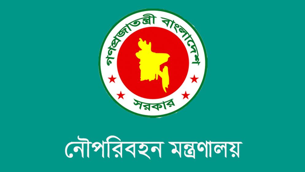 দৌলতদিয়া ফেরিঘাটে বাস নদীতে পড়ে, প্রাণহানি হয়নি