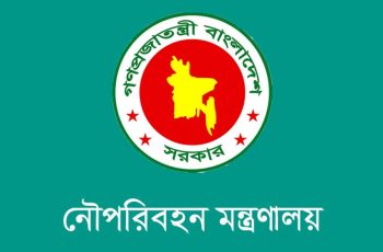 দৌলতদিয়া ফেরিঘাটে বাস নদীতে পড়ে, প্রাণহানি হয়নি