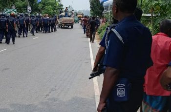 টাঙ্গাইলের গোপালপুরে ১৪৪ ধারা ভেঙ্গে সংঘর্ষ, অগ্নিসংযোগের ঘটনা