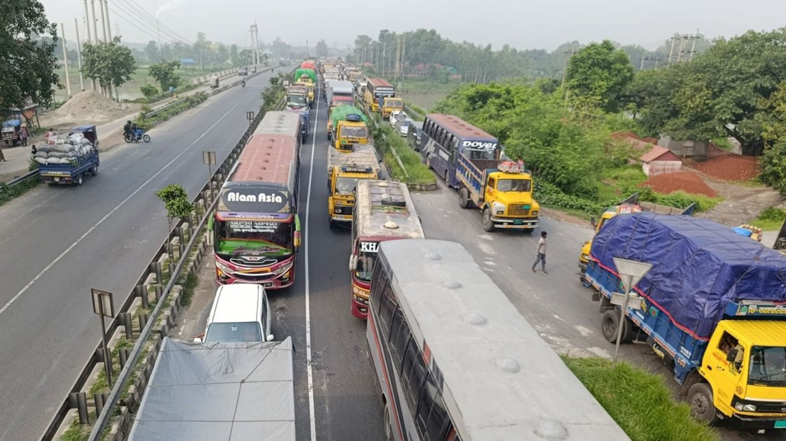 যমুনা সেতু মহাসড়কে ১৫ কিলোমিটার এলাকায় যানজট