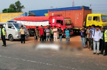 কুমিল্লায় বাসে মোটরসাইকেলের ধাক্কায় নিহত ২ যুবক