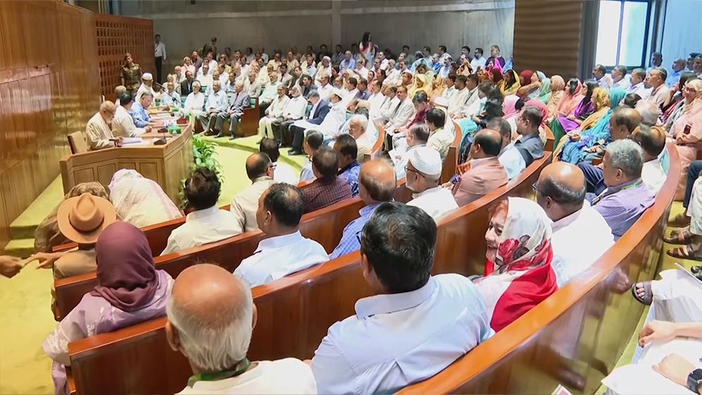 প্রধানমন্ত্রীর সভাপতিত্বে সরকারদলীয় এমপিদের সংসদীয় সভা শুরু