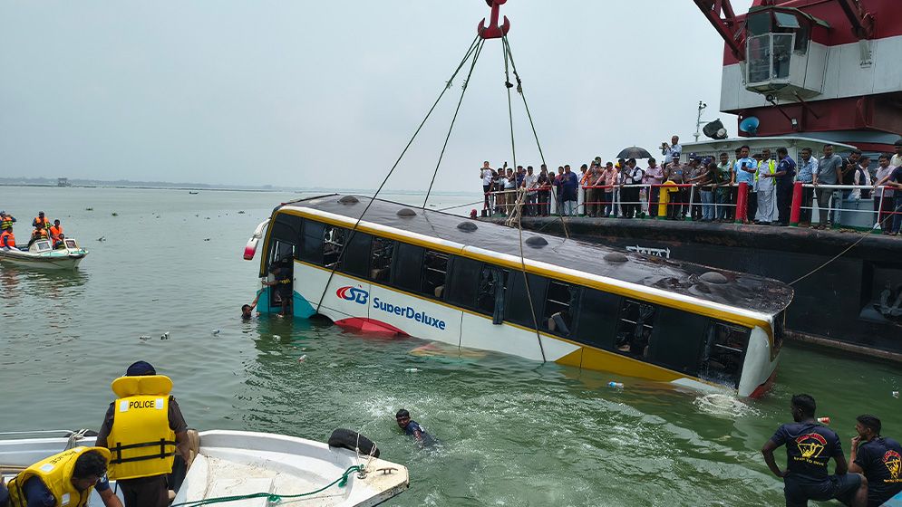 দৌলতদিয়ায় বাস ডুবির ঘটনায় মামলা, তিনজন গ্রেফতার