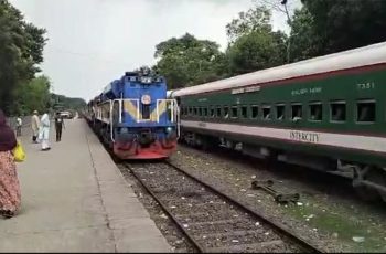 ৯ ঘণ্টা বন্ধ থাকার পর খুলনা–উত্তরবঙ্গ রেল যোগাযোগ স্বাভাবিক