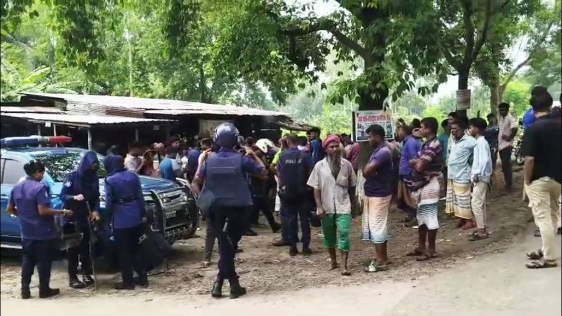 নাটোরে মসজিদের মাইকে ঘোষণা দিয়ে সংঘর্ষ, আহত ১০