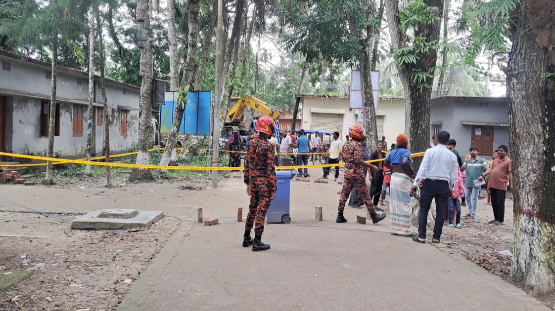 শরীয়তপুরে হাসপাতাল প্রাঙ্গণে রহস্যজনক ধোঁয়া ও তাপ বৃদ্ধি