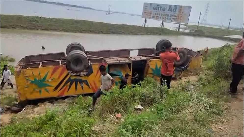 ব্রাহ্মণবাড়িয়ায় বাস দুর্ঘটনায় নিহত ৪, আহত ৮