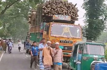 টাঙ্গাইলে দাঁড়িয়ে থাকা ট্রাকে পিকআপের ধাক্কায় নিহত ৪