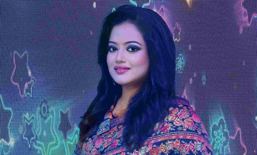 শাহনাজ রহমানের নতুন গান 'বাজে মনে বিন' ও 'আমায় দেখে পাশের মানুষ' সাড়া ফেলেছে