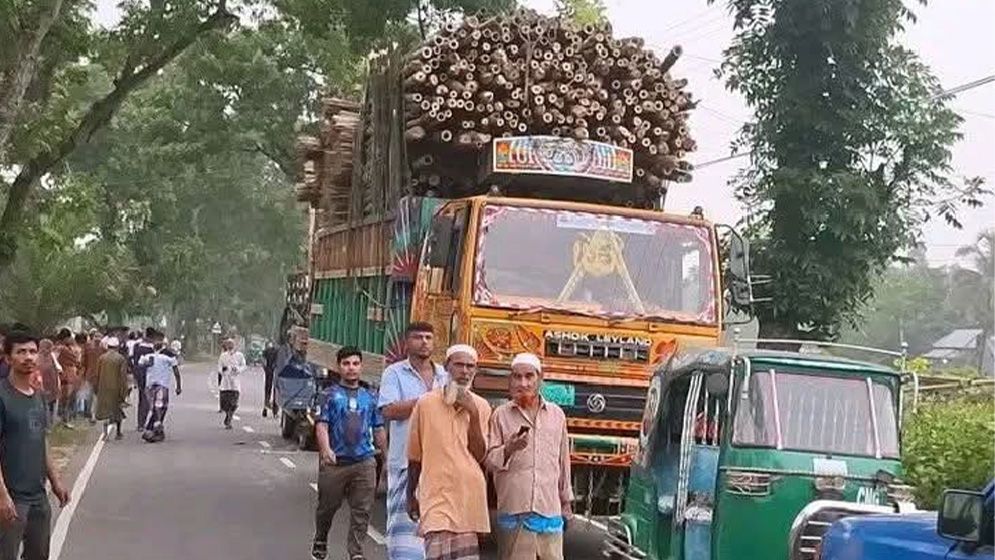 টাঙ্গাইলে পিকআপের ধাক্কায় ৪ জনের মৃত্যু, আহত ১