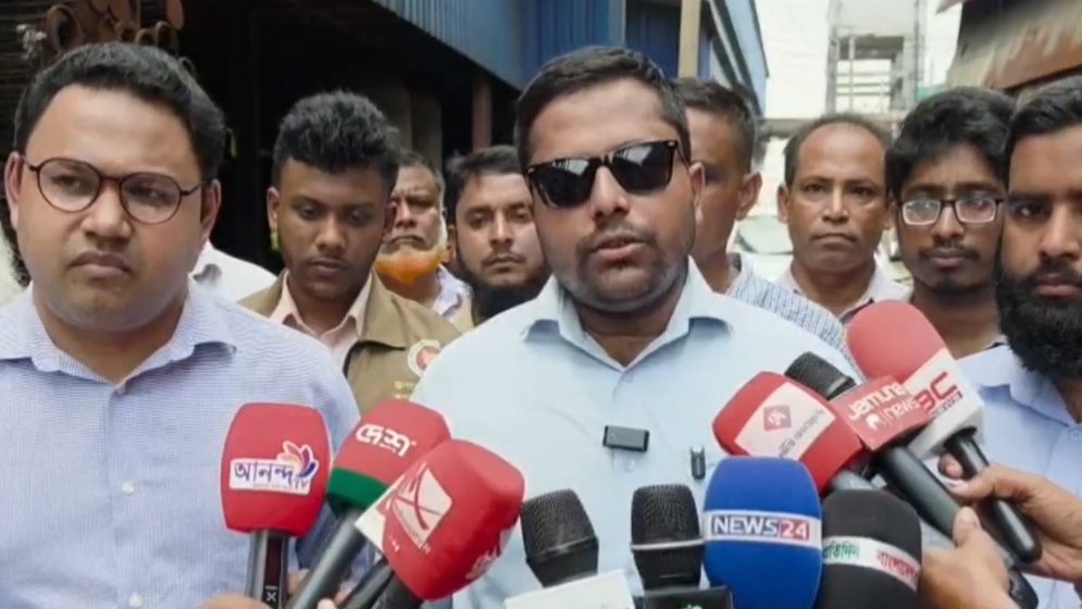 রূপগঞ্জে অবৈধ দখলে থাকা খাল পুনরুদ্ধারের অভিযান শুরু