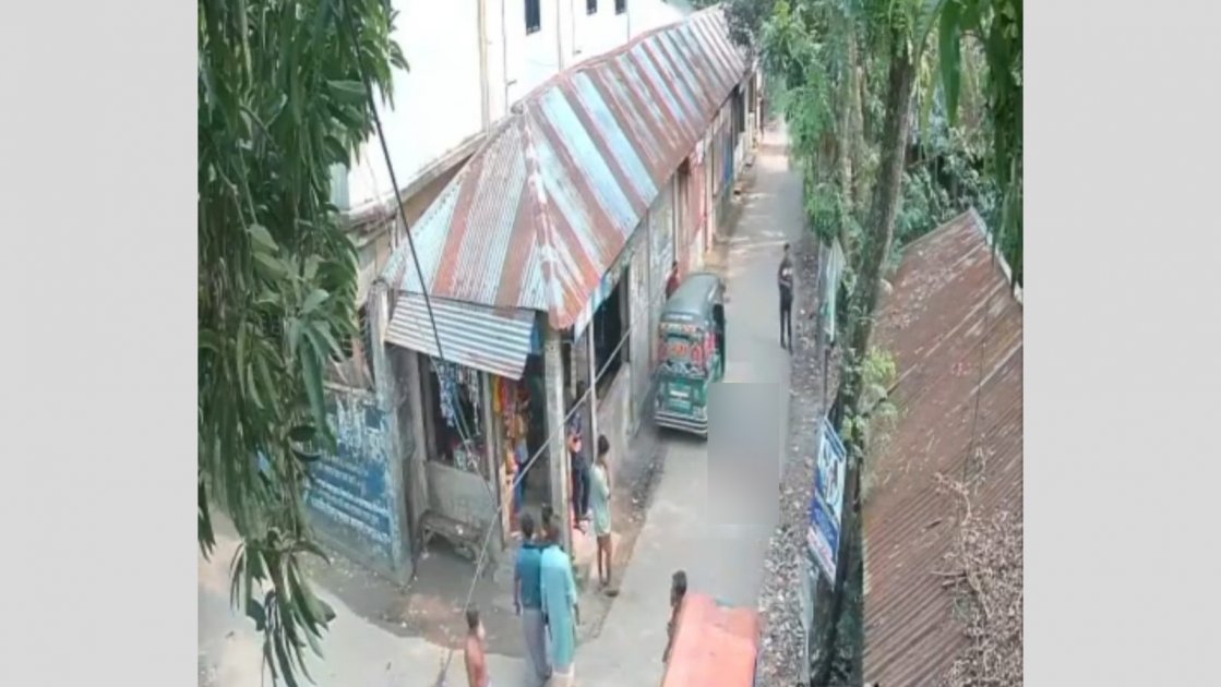 নোয়াখালীতে যুবককে অপহরণের চেষ্টা, প্রকাশ্যে গুলি চালাল দুর্বৃত্তরা