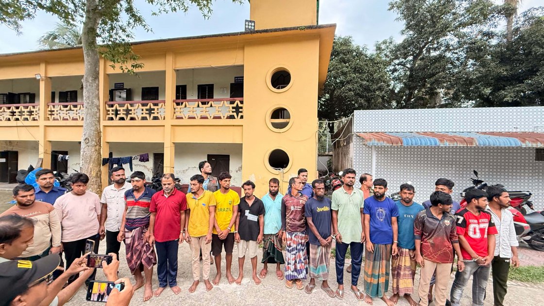 কুমিল্লায় পুলিশের ওপর হামলায় ১৯ জন গ্রেপ্তার