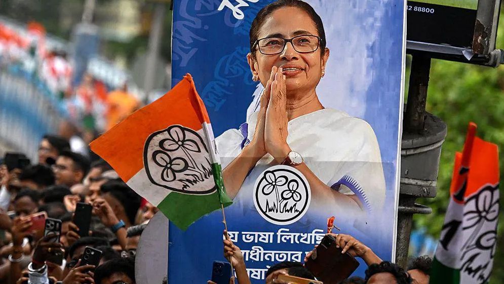 মমতা বন্দ্যোপাধ্যায়ের কংগ্রেসে ফেরার গুঞ্জন, রাজনৈতিক জল্পনা তীব্র