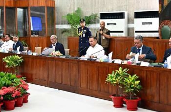 মন্ত্রিসভায় বাজেট অনুমোদনের বিশেষ বৈঠক চলছে